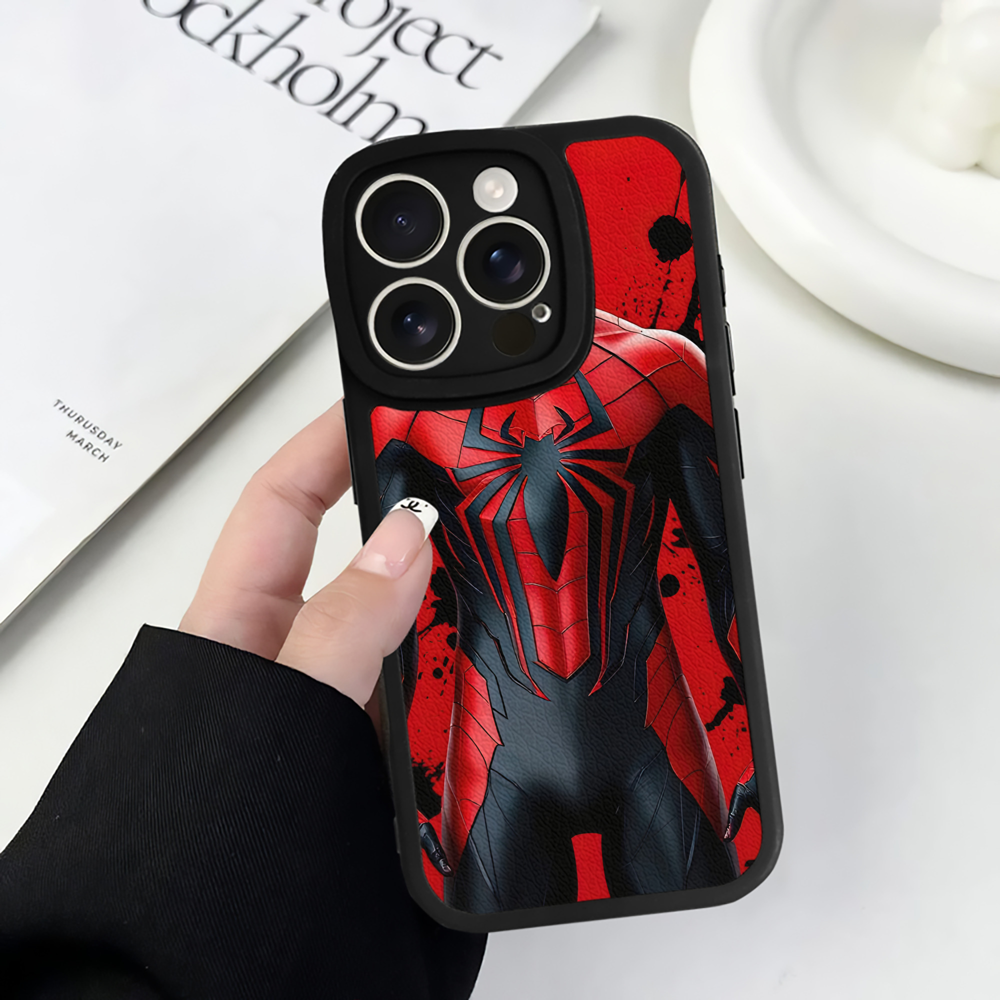 （画像用） Spider Man スパイダーマン 【iPhone 16シリーズ対応】シリコンスマホケース（レザー調） 材質：シリコン